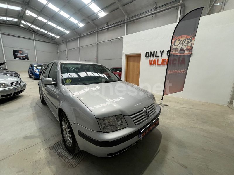 Gris / plata Usado 2001 VW Bora Conceptline Berlina | 4290 € - Imagen 1/4