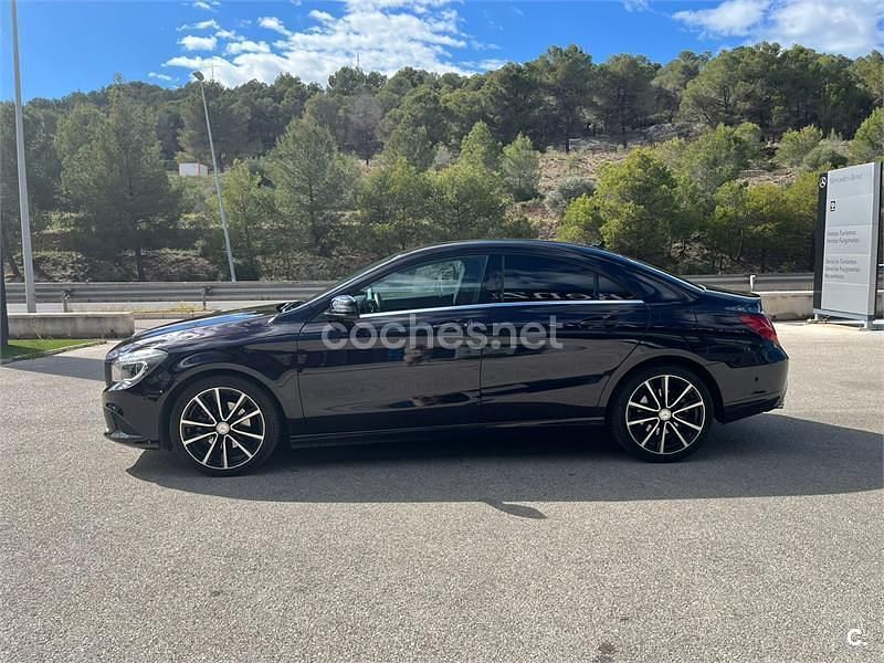 Usado Mercedes CLA220 170 CV (125 kW) 2013 Granate Berlina