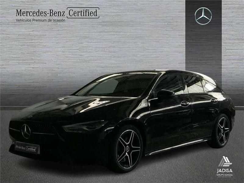 Usado Mercedes CLA200 Shooting Brake 150 CV (110 kW) 2025 Familiar