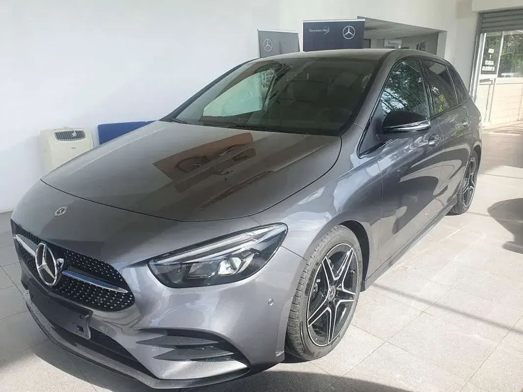 Usado Mercedes B220 190 CV (139 kW) 2023 Gris Monovolumen