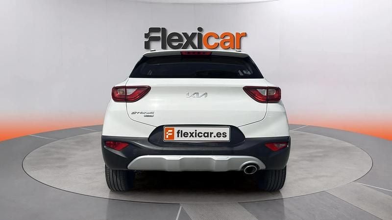 Usado Kia Stonic 101 CV (74 kW) 2023 Blanco SUV