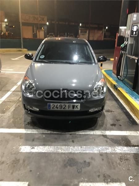 Gris / plata Usado 2008 Hyundai Accent Berlina | 4500 € - Imagen 1/4