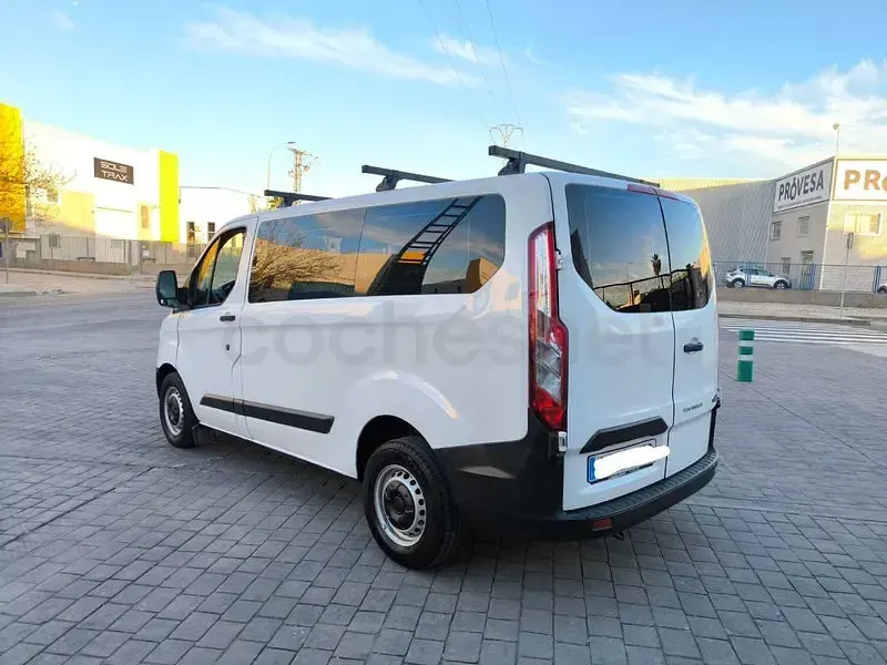 Usado Ford 300 Titanium 125 CV (91 kW) 2015 Blanco Monovolumen