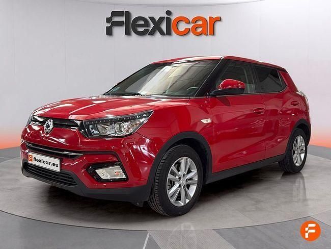 Usado Ssangyong (KGM) Tivoli Limited 128 CV (94 kW) 2017 Rojo SUV