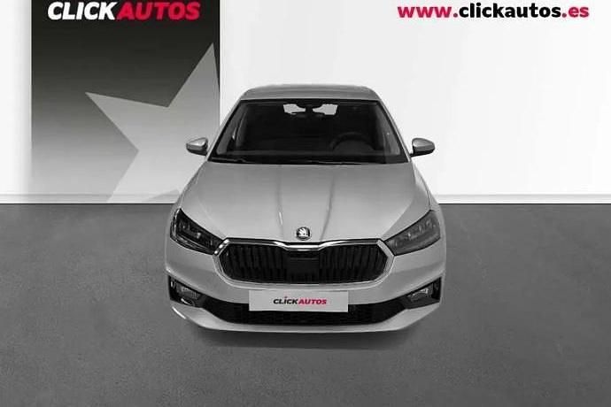 Usado Skoda Fabia Selection 95 CV (69 kW) 2025 Blanco Utilitario