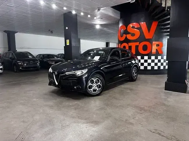 Usado Alfa Romeo Stelvio Super 192 CV (141 kW) 2022 Negro SUV