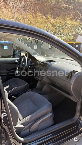 Usado VW Polo Advance 80 CV (58 kW) 2005 Negro Utilitario