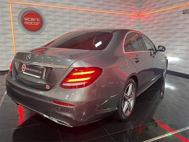 Usado Mercedes E220 AMG 194 CV (142 kW) 2020 Gris / platagris Berlina