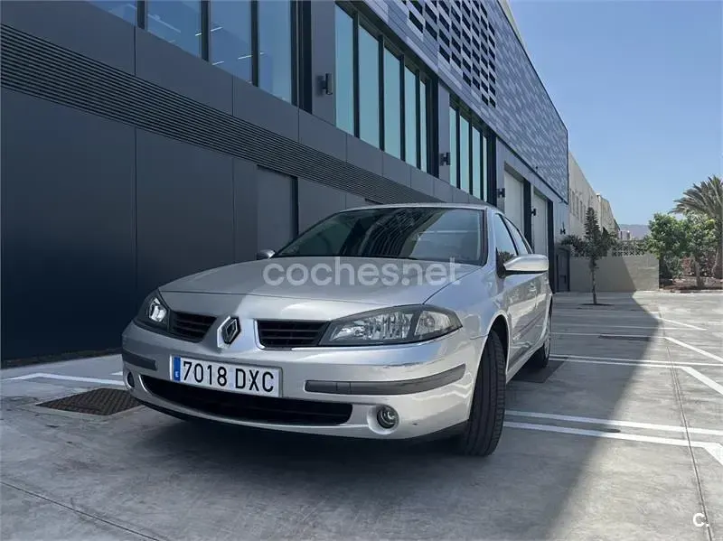 Usado Renault Laguna II Expression 130 CV (95 kW) 2006 Gris / plata Berlina
