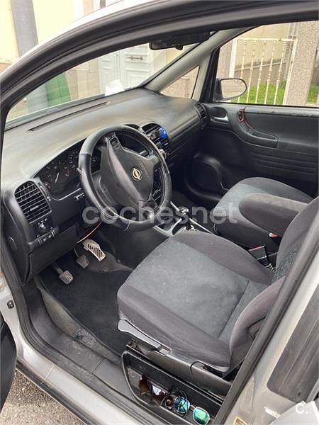 Usado Opel Zafira Elegance 82 CV (60 kW) 2001 Gris / plata Monovolumen