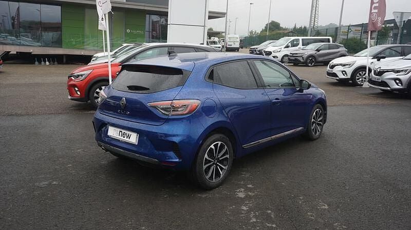 Begagnad Renault Clio V Techno 90 HK (66 kW) 2024 Blå Sedan