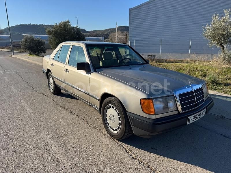Usado Mercedes E300 180 CV (132 kW) 1985 Beige Berlina