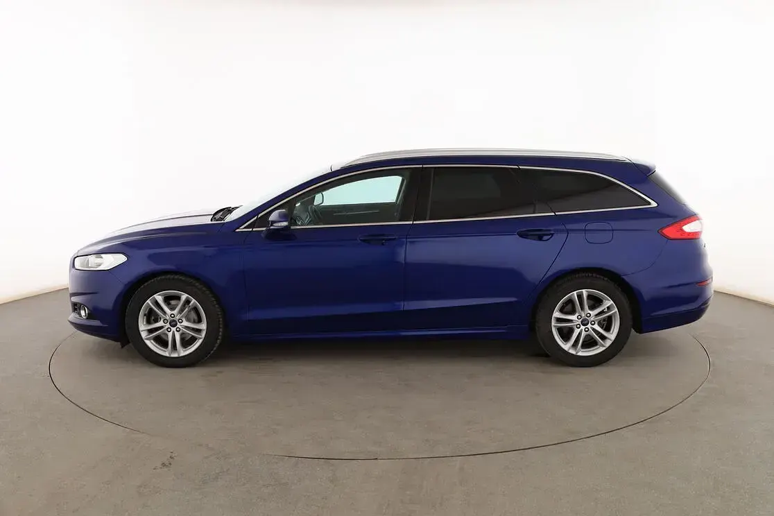 Usado Ford Mondeo Titanium 160 CV (117 kW) 2016 Azul Familiar