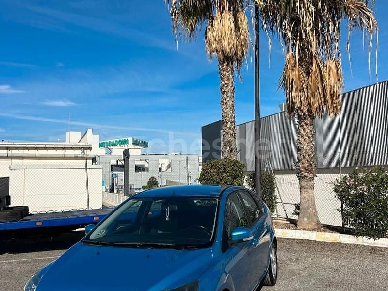 Azul Usado 2010 Ford Focus Trend Berlina | 5499 € (Precio justo) - Imagen 1/4