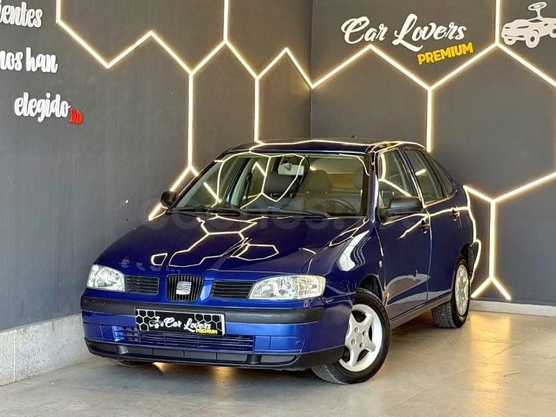 Usado Seat Cordoba Stella 60 CV (44 kW) 2000 Azul Berlina