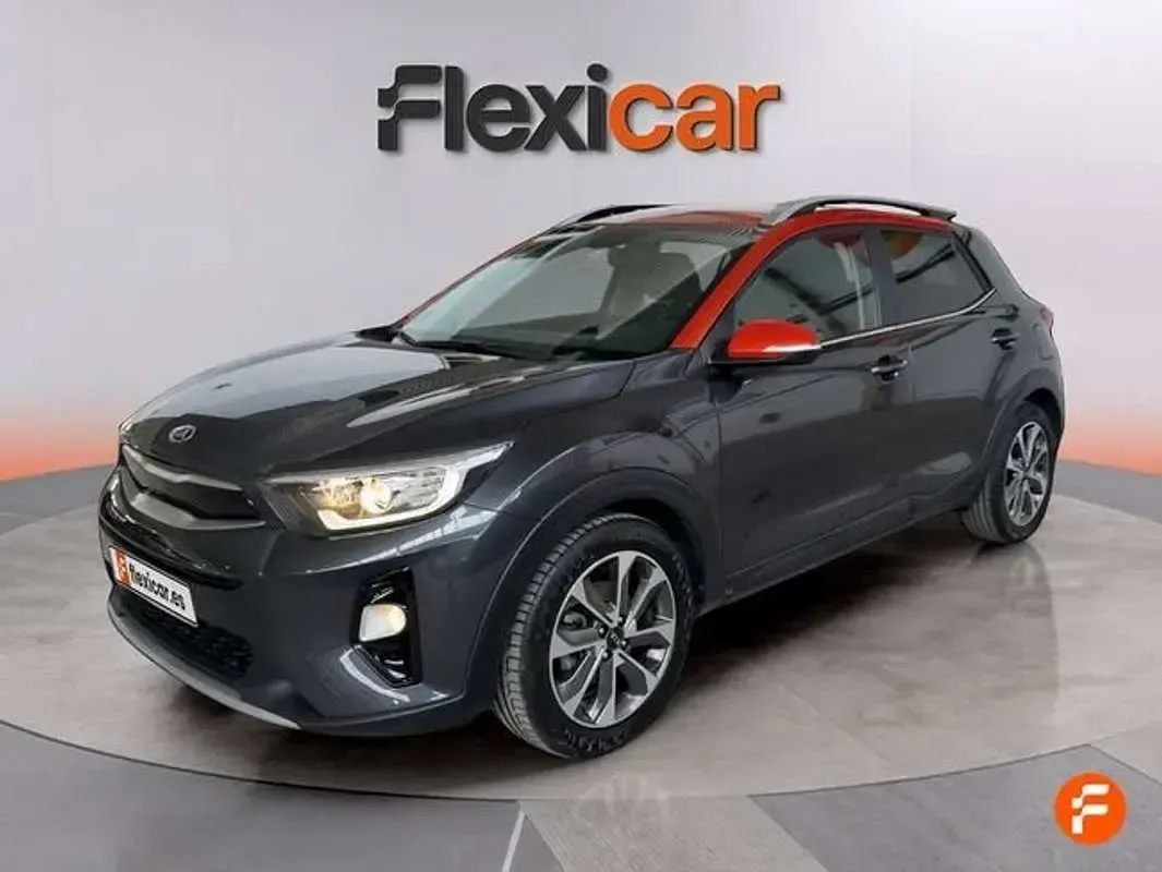 Usado Kia Stonic 101 HP (74 kW) 2020 Cinzento SUV