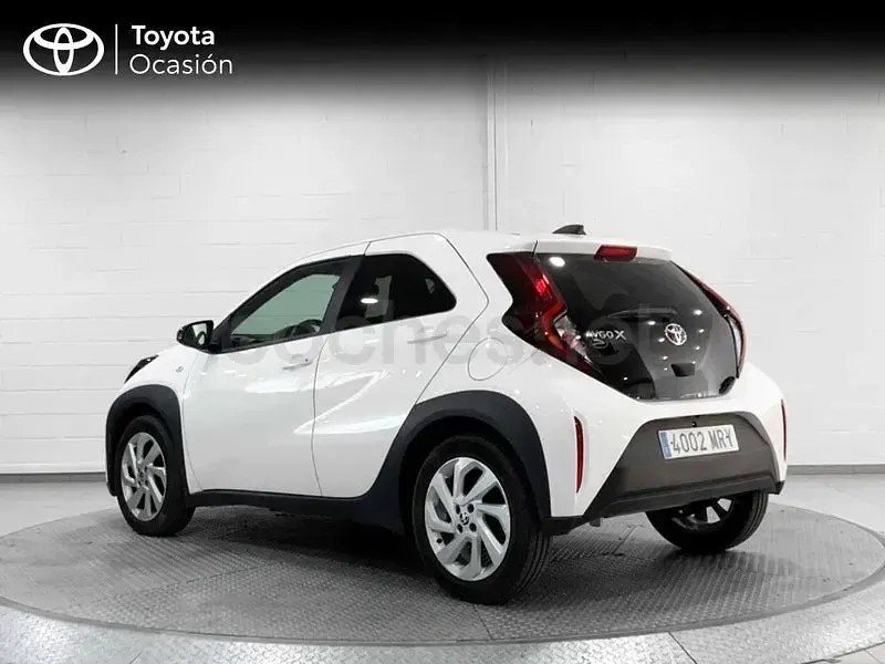 Usado Toyota Aygo X Play 72 CV (52 kW) 2024 Blanco SUV