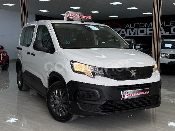 Usado Peugeot Rifter Active 100 CV (73 kW) 2022 Blanco Monovolumen