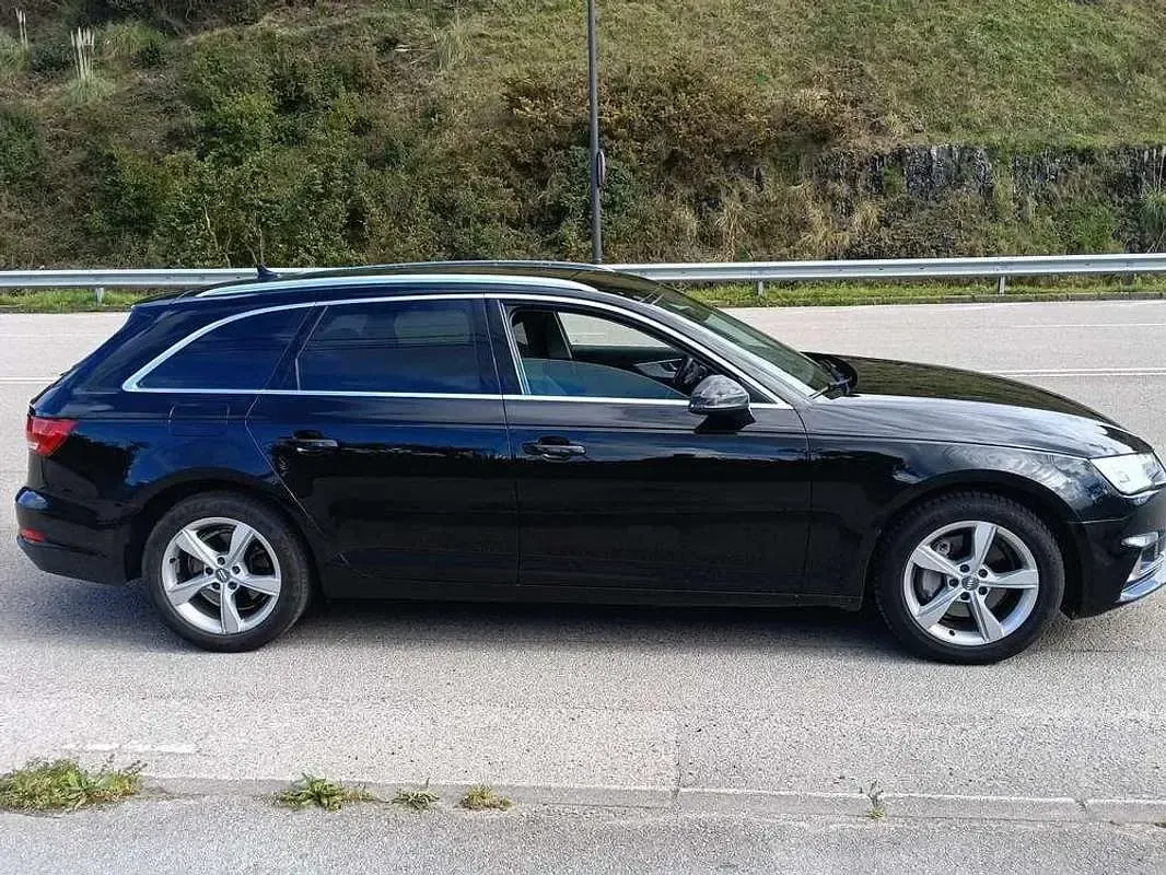 Usado Audi A4 Advanced 190 CV (139 kW) 2019 Negro Familiar