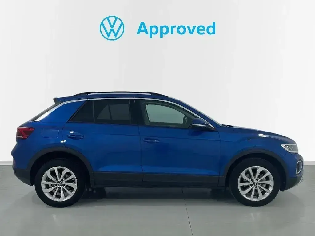 Begagnad VW T-Roc Life 110 HK (80 kW) 2024 Blå SUV