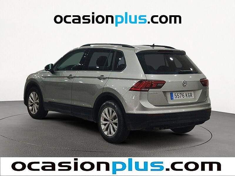 Usado VW Tiguan Edition 115 CV (84 kW) 2018 Gris / plata SUV