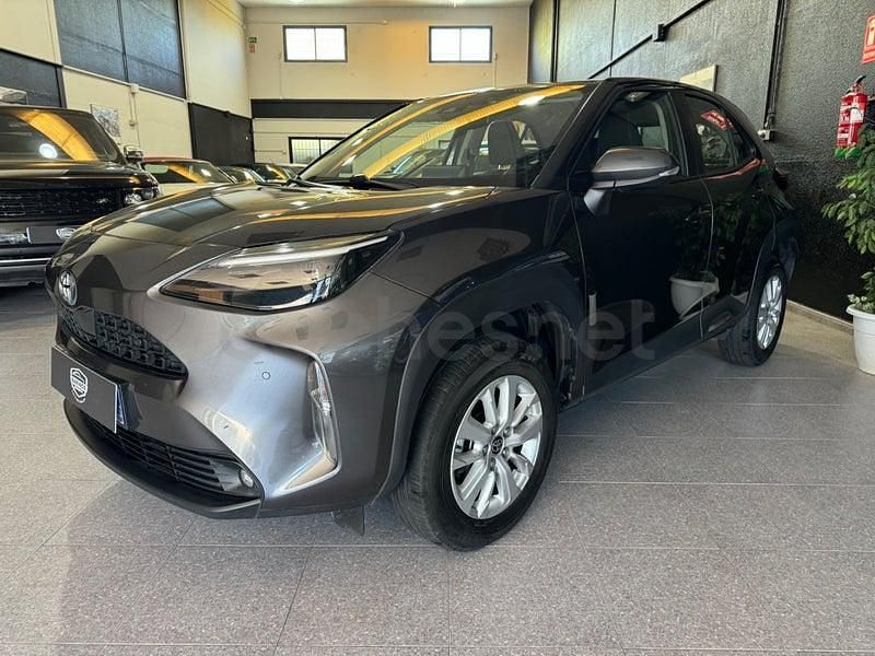 Usado Toyota Yaris Cross Active 116 CV (85 kW) 2023 Gris / plata SUV