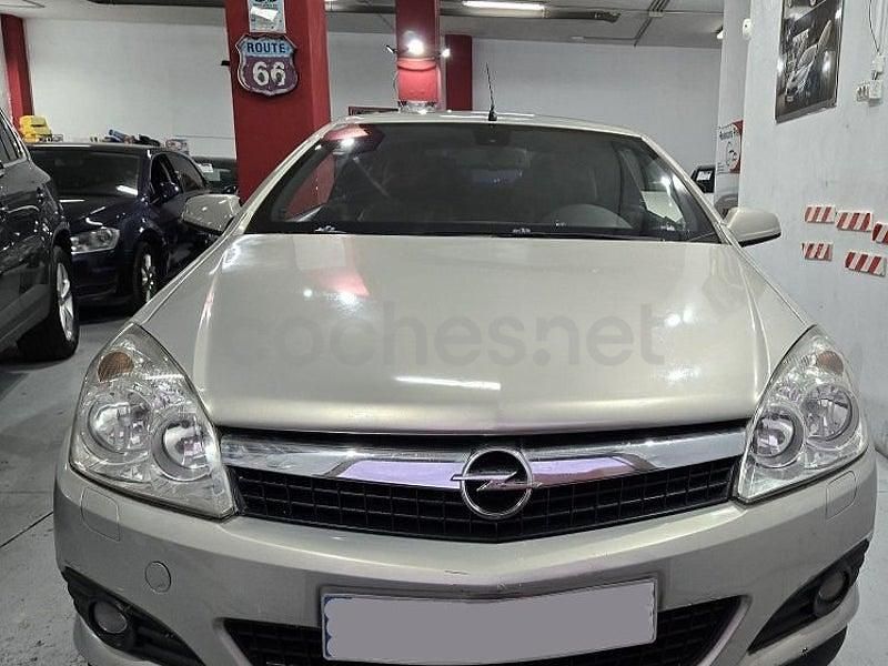 Usado Opel Astra Cabriolet Enjoy 140 CV (102 kW) 2007 Beige Descapotable
