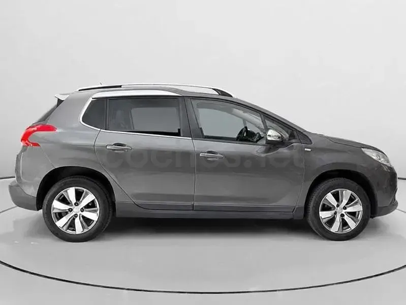 Usado Peugeot 2008 Style 100 CV (73 kW) 2016 Gris / plata SUV