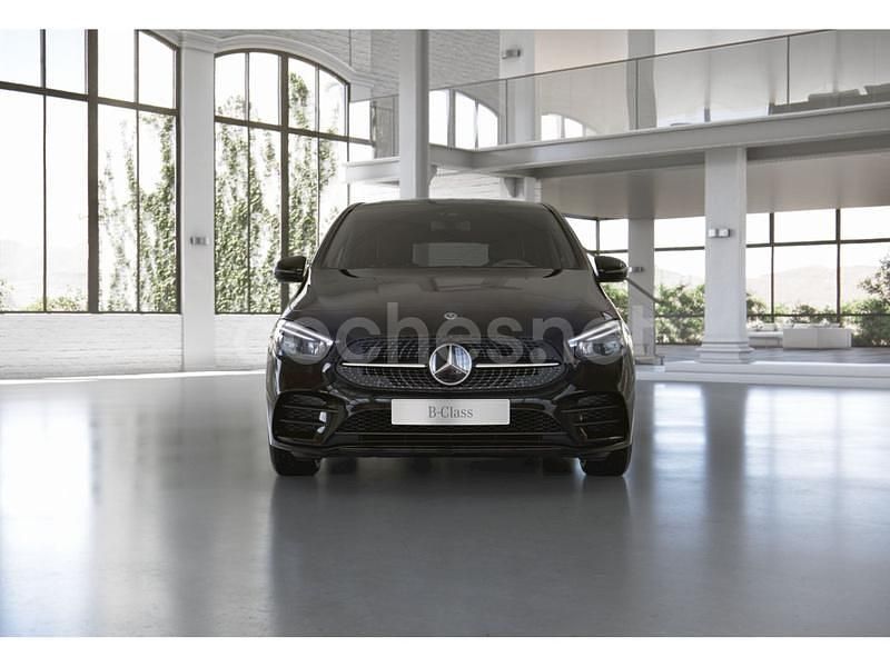Usado Mercedes B200 AMG line 150 CV (110 kW) 2021 Nachtschwarz  unilack Monovolumen