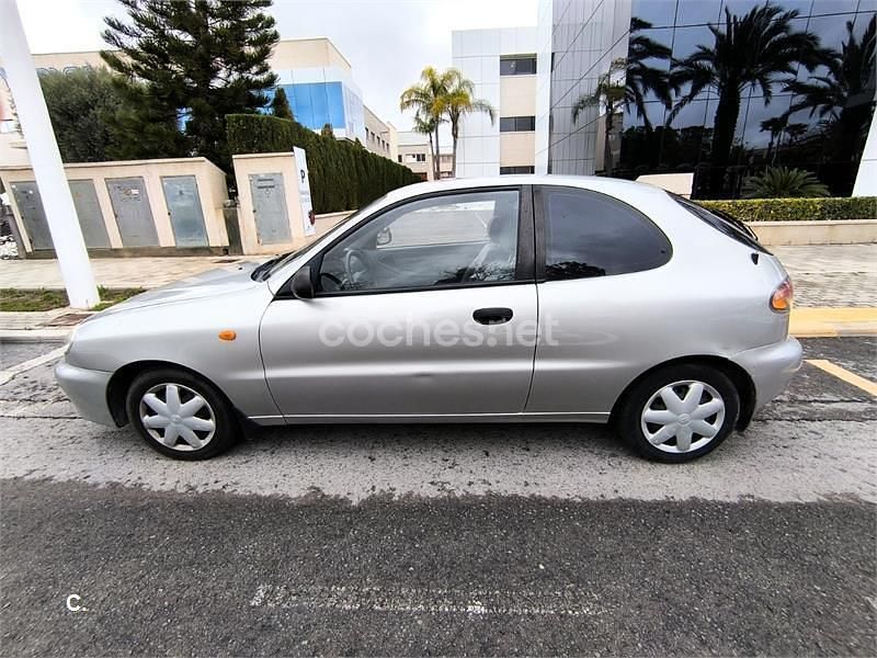 Usado Chevrolet Lanos 86 CV (63 kW) 2003 Gris / plata Berlina