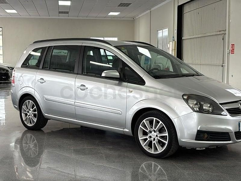 Usado Opel Zafira Enjoy 120 CV (88 kW) 2005 Gris / plata Monovolumen