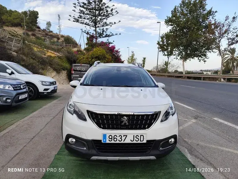 Usado Peugeot 2008 Allure 120 CV (88 kW) 2016 Blanco SUV