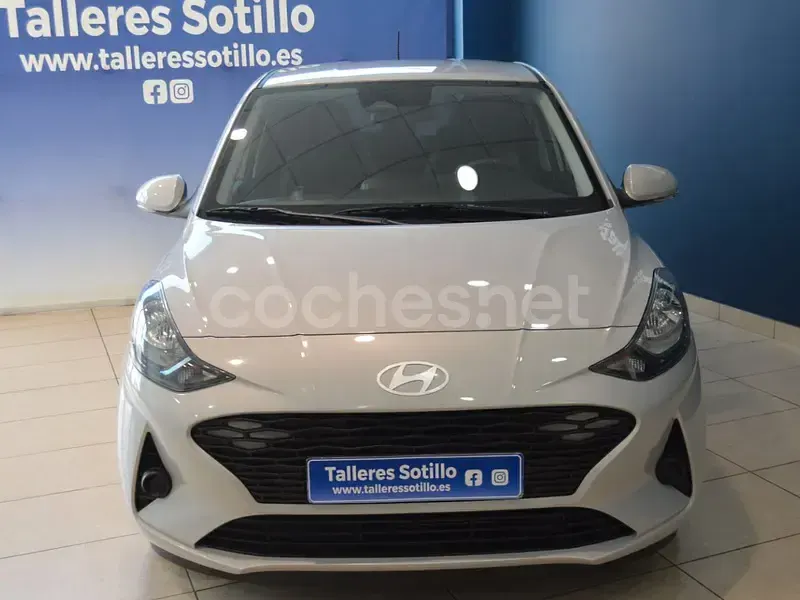 Nuevo Hyundai i10 67 CV (49 kW) 2025 Gris / plata Utilitario