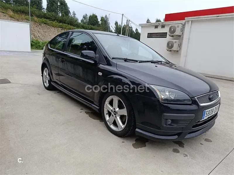 Usado Ford Focus Sport 136 CV (100 kW) 2005 Negro Berlina