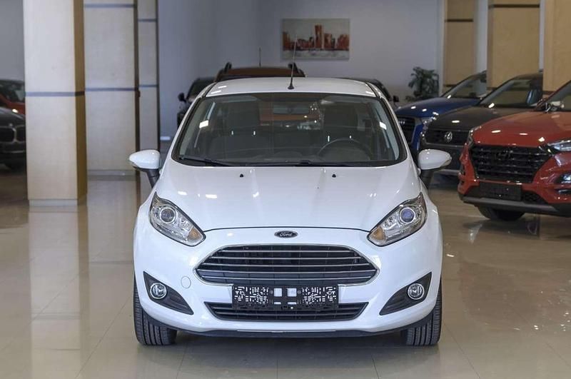 Usado Ford Fiesta Trend 82 CV (60 kW) 2016 Blanco Utilitario