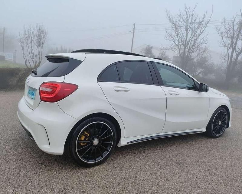 Usado Mercedes A180 AMG line 122 CV (89 kW) 2015 Blanco Utilitario