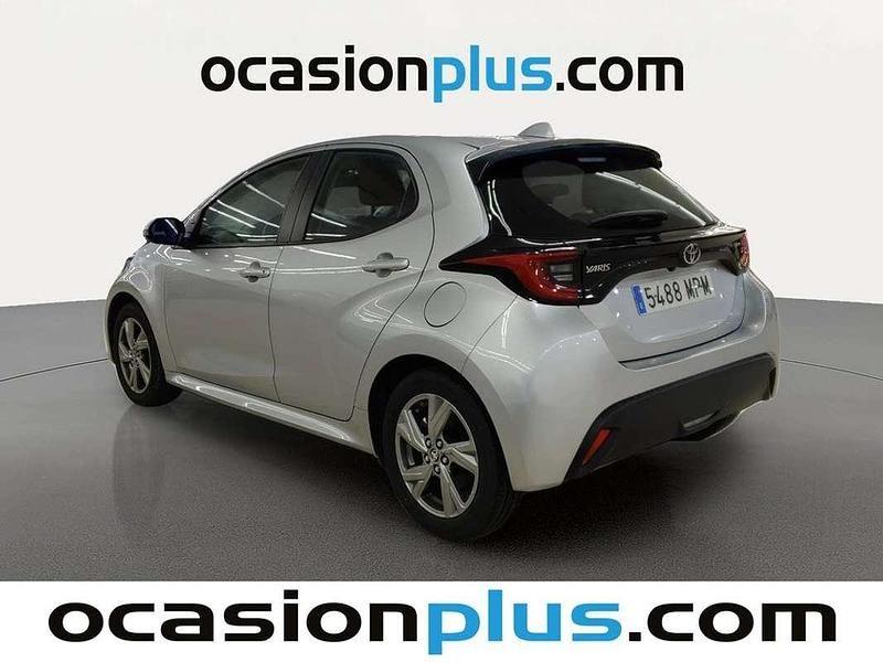 Usado Toyota Yaris Hybrid Active 116 CV (85 kW) 2024 Gris Utilitario