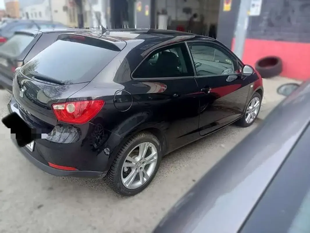 Usado Seat Ibiza Copa 90 CV (66 kW) 2011 Negro Utilitario