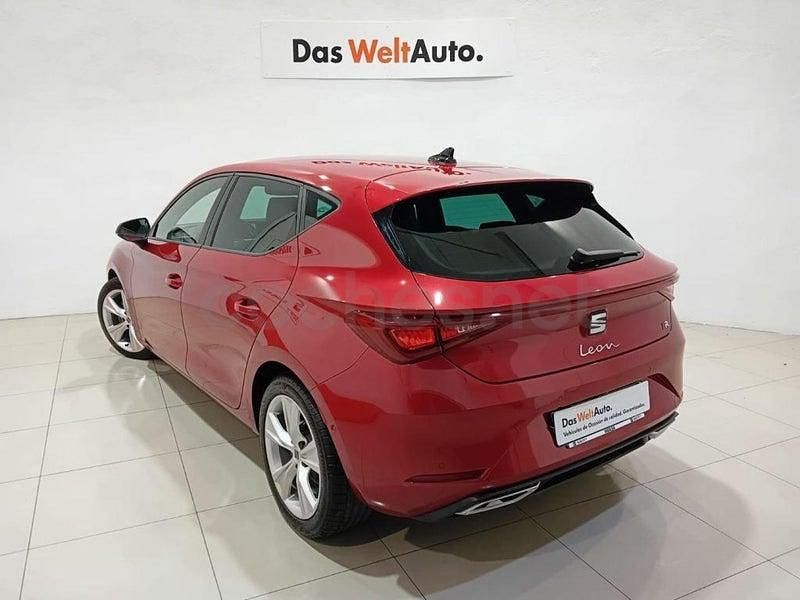 Usado Seat Leon FR 116 CV (85 kW) 2025 Rojo Berlina