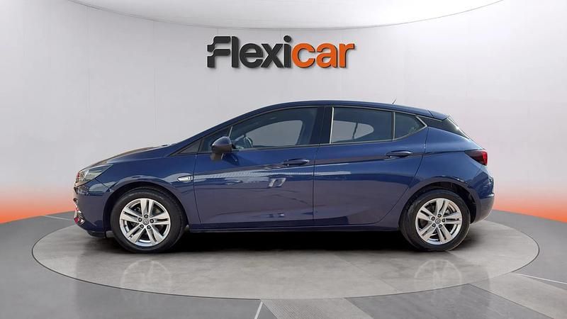 Usado Opel Astra 110 CV (80 kW) 2020 Azul Berlina