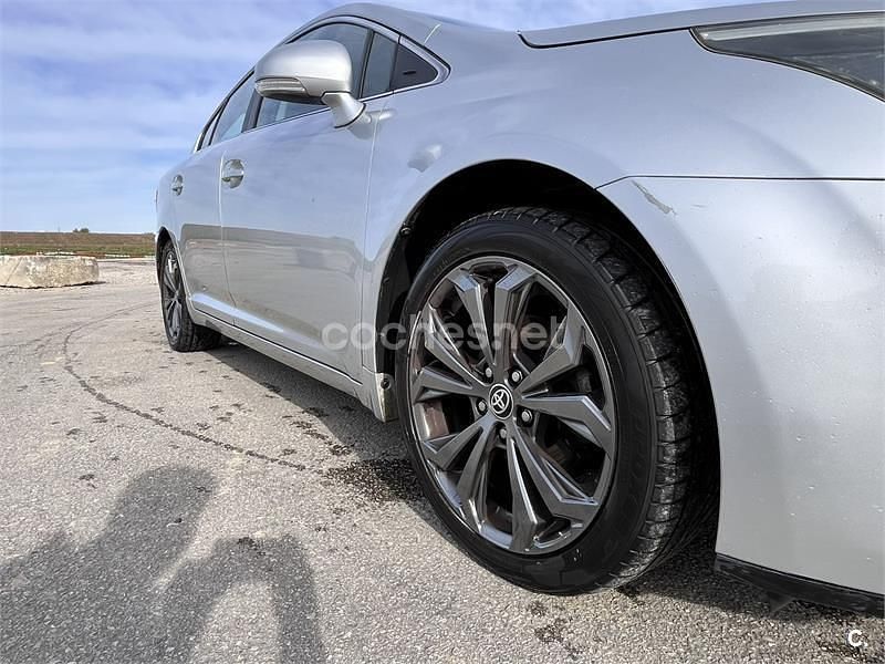 Usado Toyota Avensis Advance 124 CV (91 kW) 2014 Gris / plata Berlina