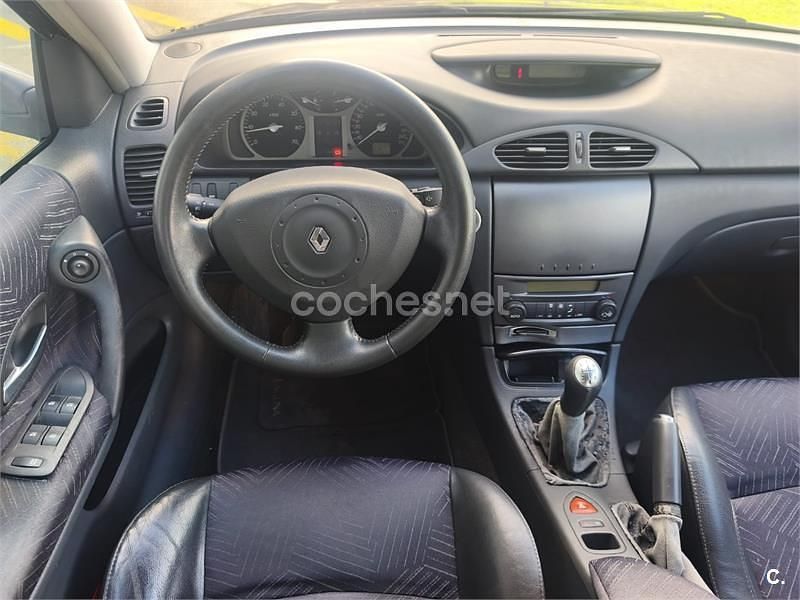 Usado Renault Laguna II Dynamique 140 CV (102 kW) 2003 Azul Berlina