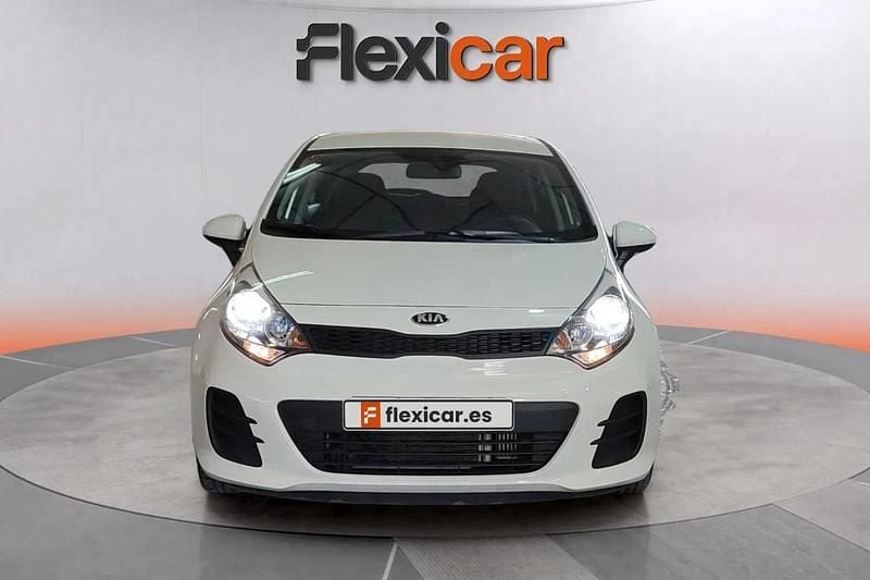 Usado Kia Rio 75 CV (55 kW) 2017 Blanco Utilitario