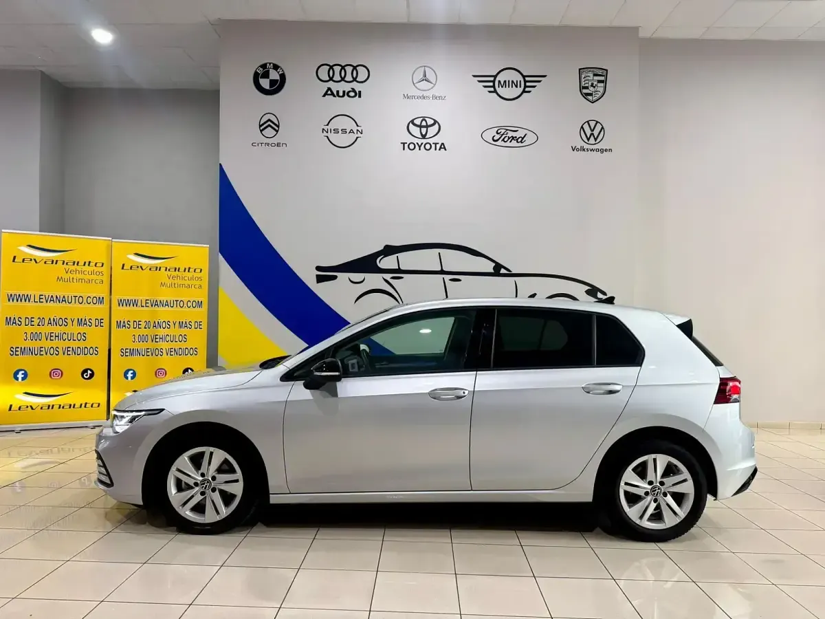 Usado VW Golf VII Life 115 CV (84 kW) 2021 Gris Utilitario