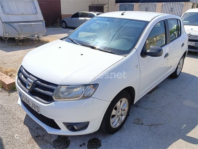 Usado Dacia Sandero Ambiance 90 CV (66 kW) 2016 Blanco Utilitario