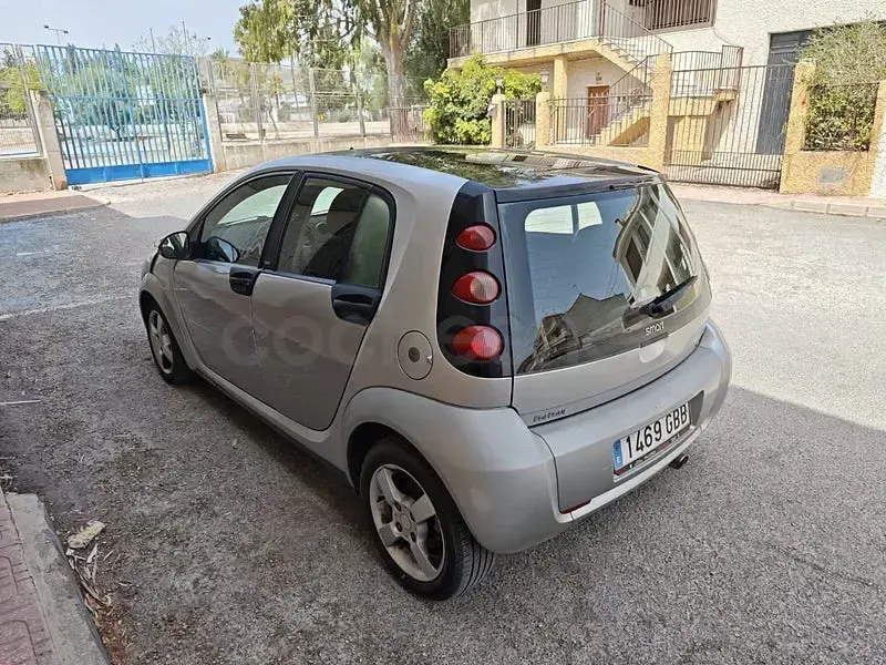 Usado Smart ForFour Pulse 95 CV (69 kW) 2006 Gris / plata Utilitario