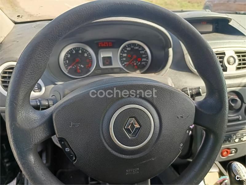 Usado Renault Clio IV Business 75 CV (55 kW) 2012 Negro Berlina