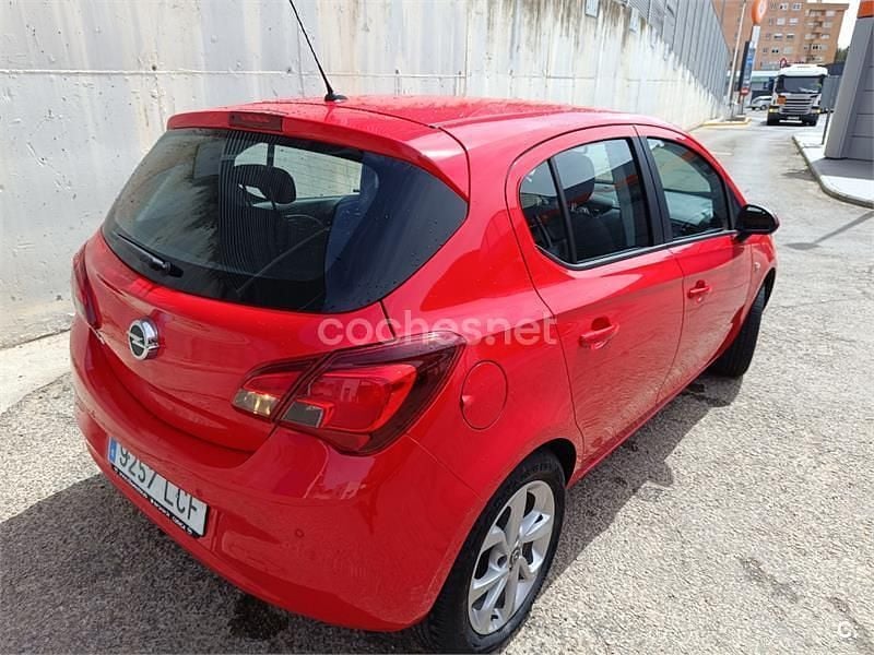 Usado Opel Corsa Selective 90 CV (66 kW) 2018 Rojo Utilitario