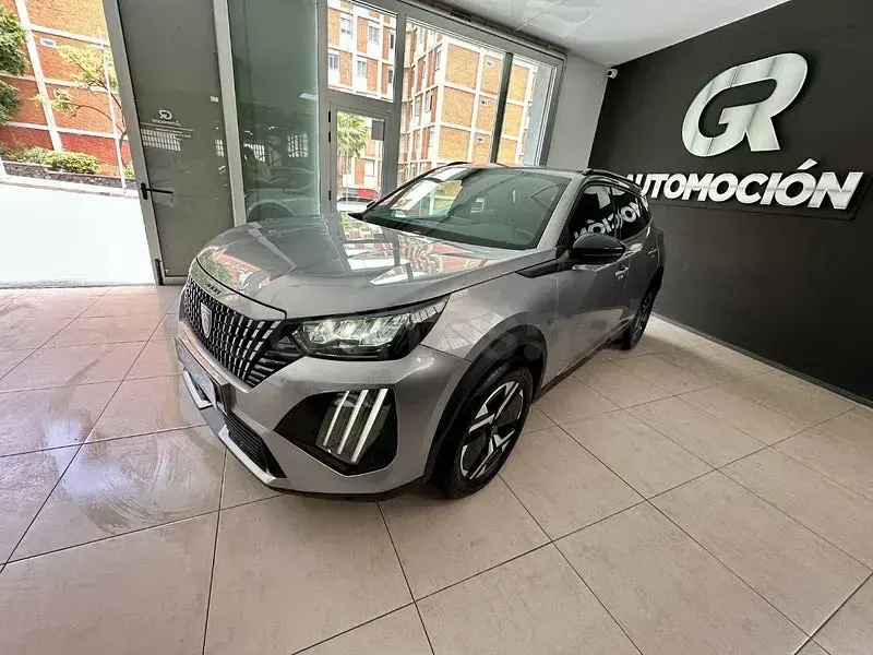 Usado Peugeot 2008 Allure 130 CV (95 kW) 2024 Gris / plata SUV