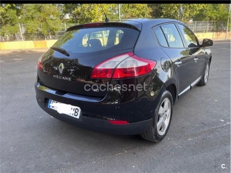 Usado Renault Mégane Dynamique 110 CV (80 kW) 2011 Negro Berlina